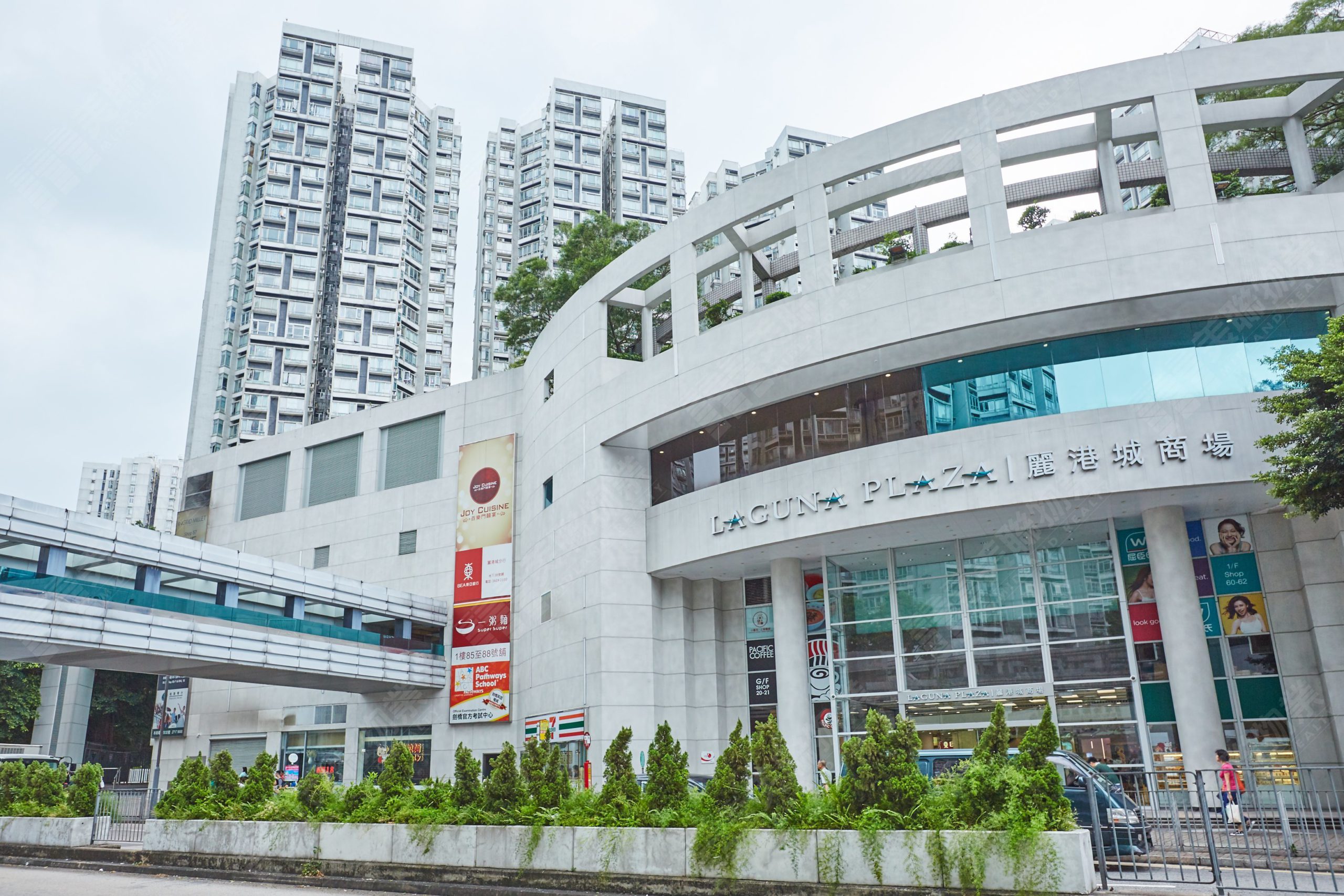 麗港城商場及行人天橋